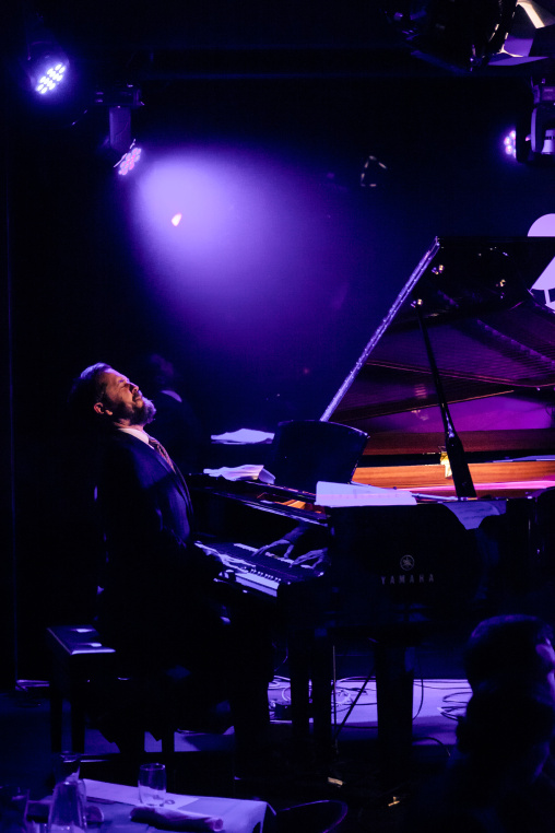 GIG REVIEW : BARNEY McALL: FORCE FIELD